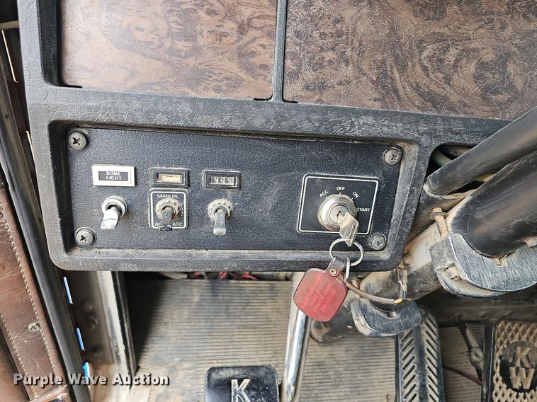 image for item NT9775 1987 Kenworth 800  dump truck