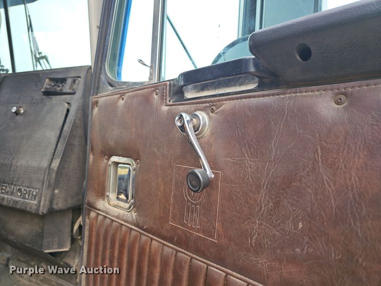image for item NT9775 1987 Kenworth 800  dump truck