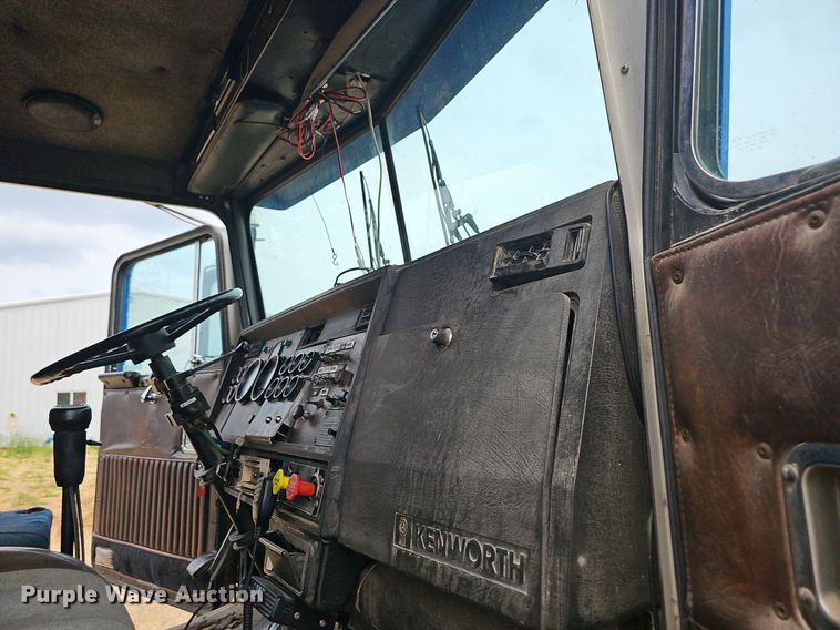 image for item NT9775 1987 Kenworth 800  dump truck