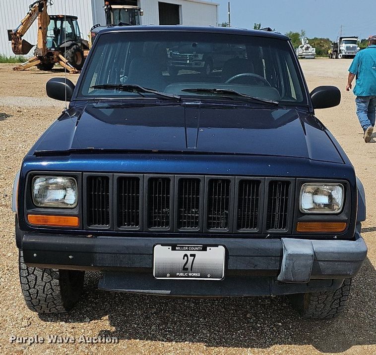 image for item NT9777 2000 Jeep Cherokee  SUV