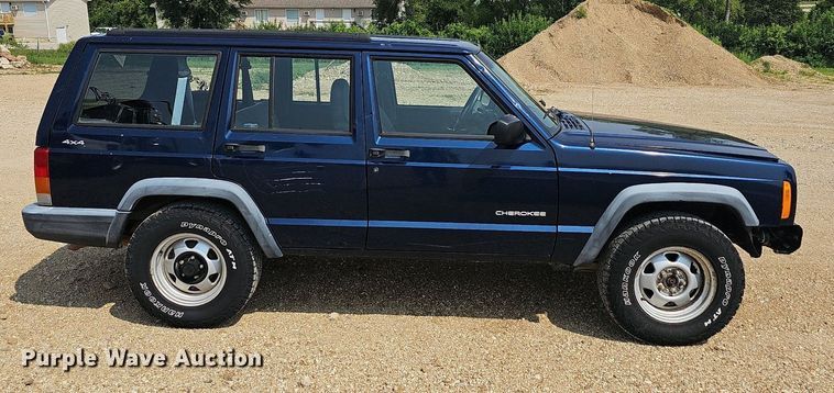 image for item NT9777 2000 Jeep Cherokee  SUV