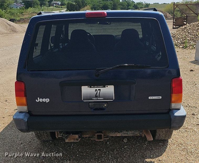 image for item NT9777 2000 Jeep Cherokee  SUV