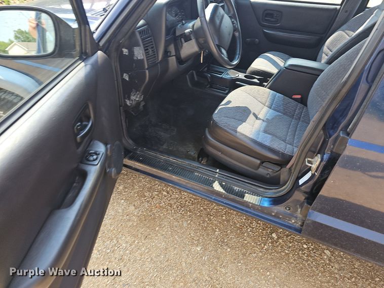 image for item NT9777 2000 Jeep Cherokee  SUV