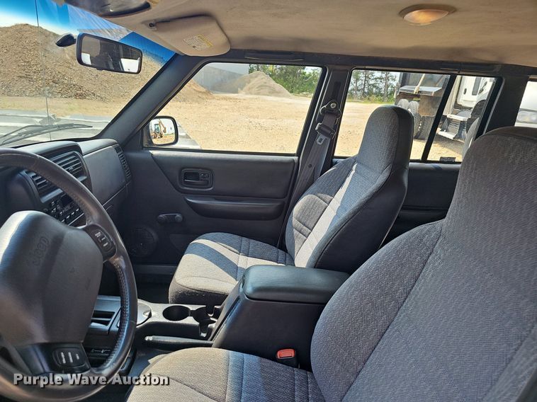 image for item NT9777 2000 Jeep Cherokee  SUV