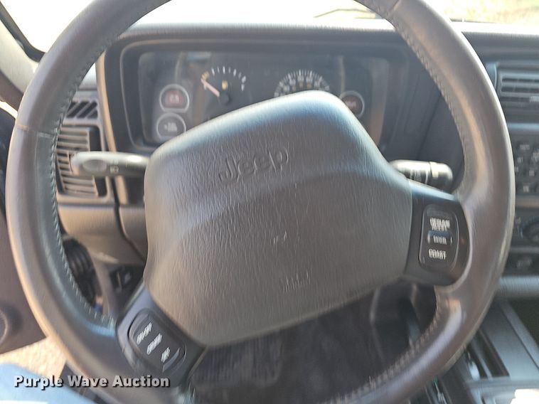 image for item NT9777 2000 Jeep Cherokee  SUV