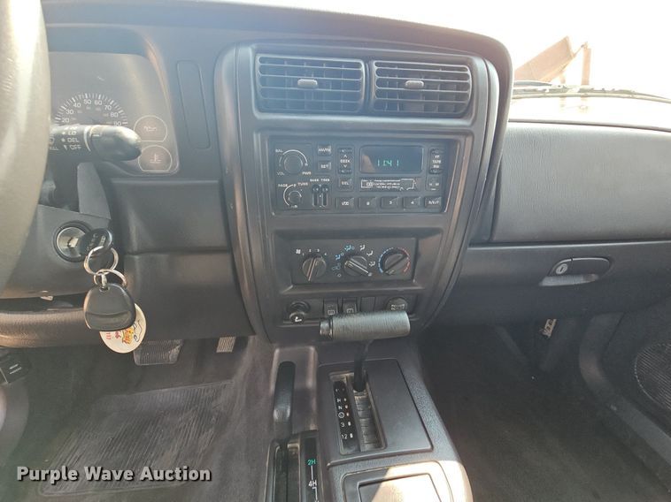 image for item NT9777 2000 Jeep Cherokee  SUV