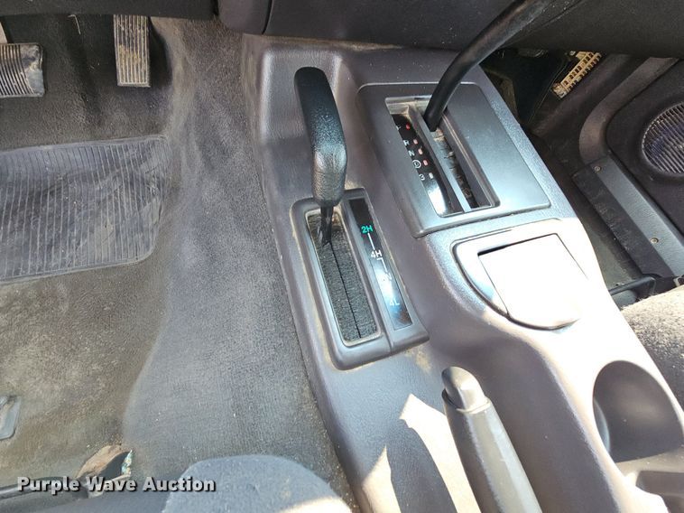 image for item NT9777 2000 Jeep Cherokee  SUV