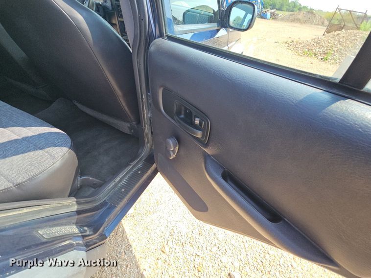 image for item NT9777 2000 Jeep Cherokee  SUV