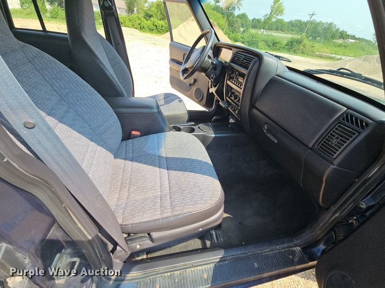 image for item NT9777 2000 Jeep Cherokee  SUV