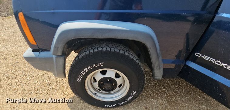 image for item NT9777 2000 Jeep Cherokee  SUV