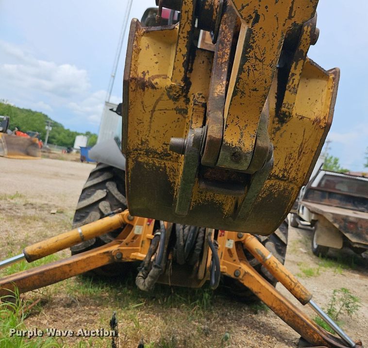 image for item NT9780 2002 Case 580 Super M  backhoe