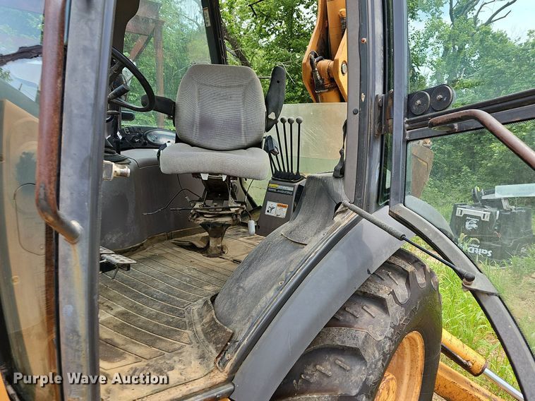 image for item NT9780 2002 Case 580 Super M  backhoe