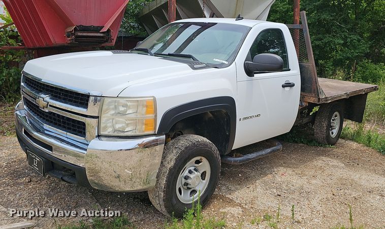 image for item NT9783 2008  Chevrolet Silverado 2500HD  flatbed pickup truck