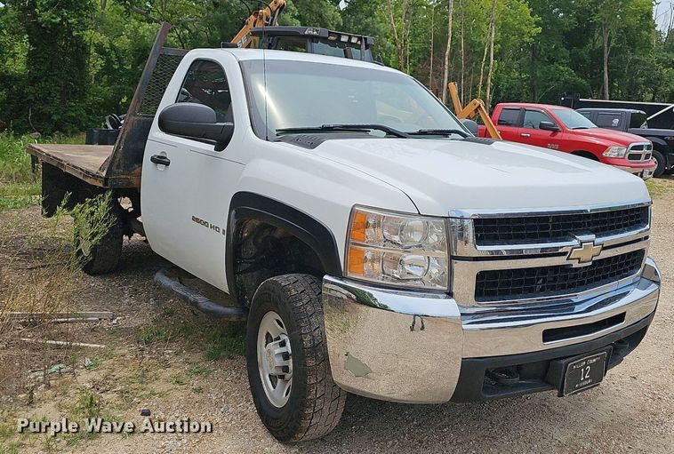 image for item NT9783 2008  Chevrolet Silverado 2500HD  flatbed pickup truck