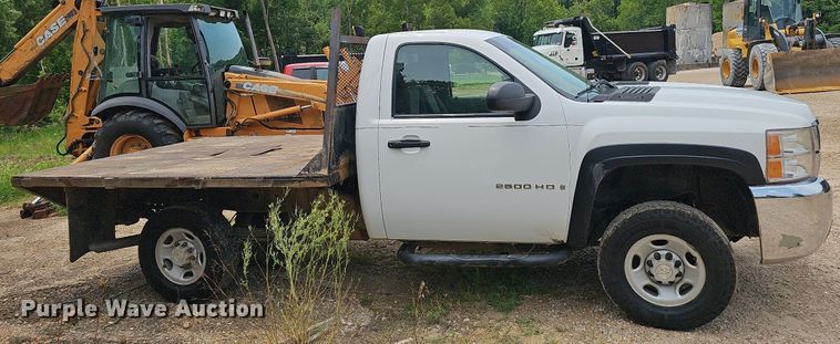 image for item NT9783 2008  Chevrolet Silverado 2500HD  flatbed pickup truck