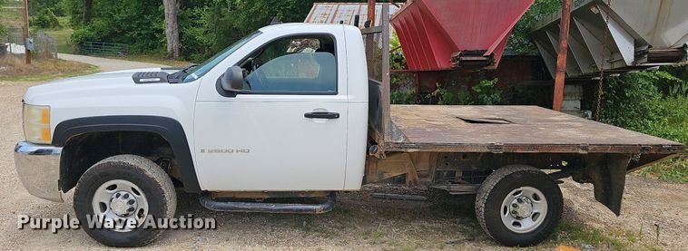 image for item NT9783 2008  Chevrolet Silverado 2500HD  flatbed pickup truck