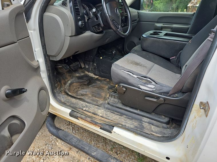 image for item NT9783 2008  Chevrolet Silverado 2500HD  flatbed pickup truck