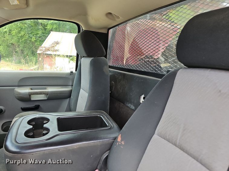 image for item NT9783 2008  Chevrolet Silverado 2500HD  flatbed pickup truck