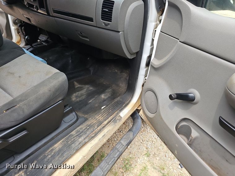 image for item NT9783 2008  Chevrolet Silverado 2500HD  flatbed pickup truck