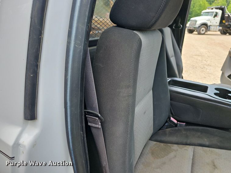 image for item NT9783 2008  Chevrolet Silverado 2500HD  flatbed pickup truck