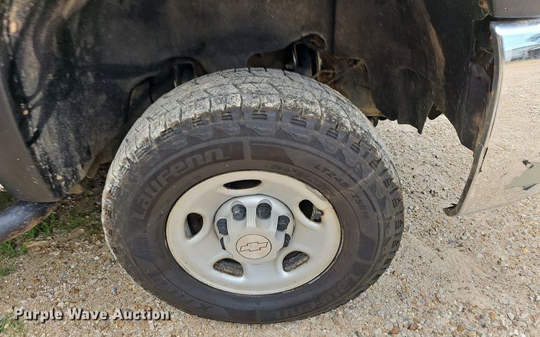 image for item NT9783 2008  Chevrolet Silverado 2500HD  flatbed pickup truck