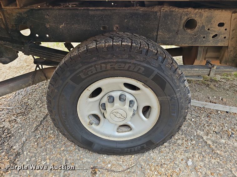 image for item NT9783 2008  Chevrolet Silverado 2500HD  flatbed pickup truck