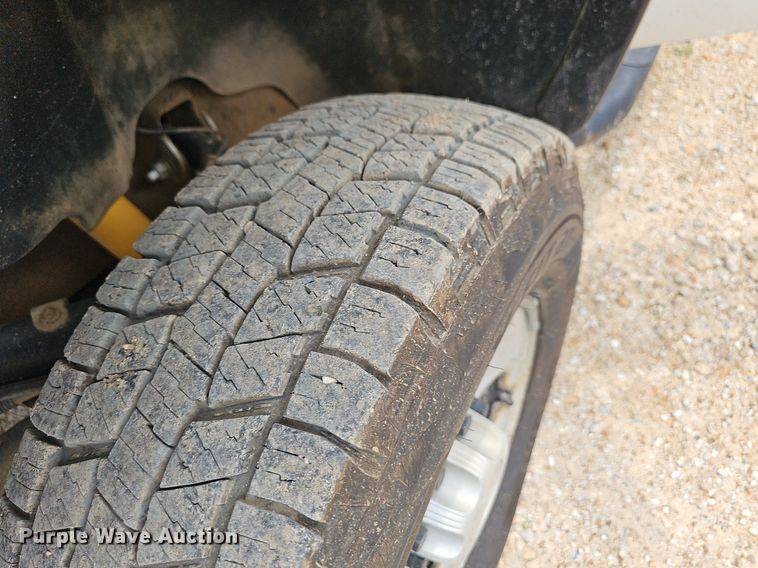 image for item NT9783 2008  Chevrolet Silverado 2500HD  flatbed pickup truck