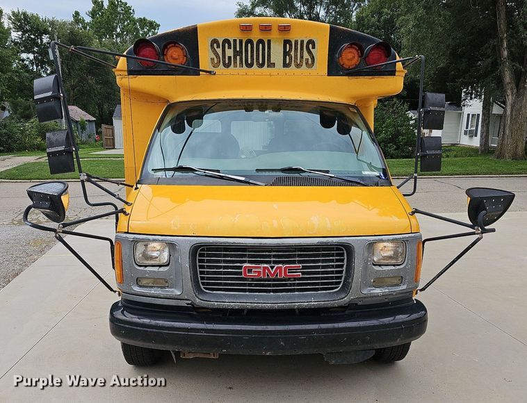 image for item NU9016 1998 GMC Savana 3500  school bus