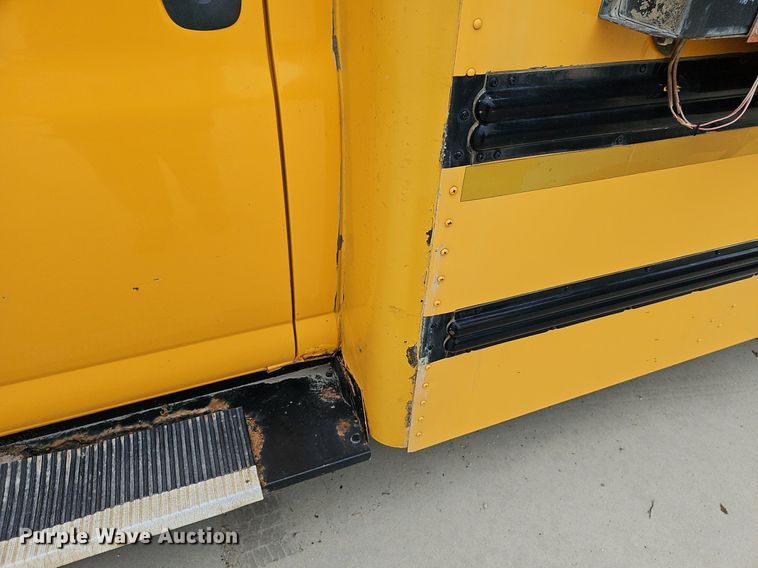 image for item NU9016 1998 GMC Savana 3500  school bus