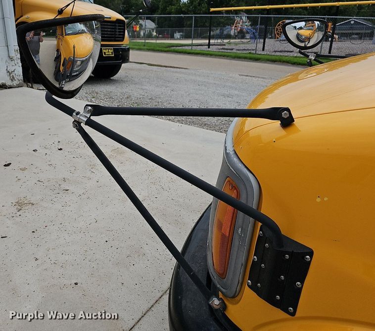 image for item NU9016 1998 GMC Savana 3500  school bus