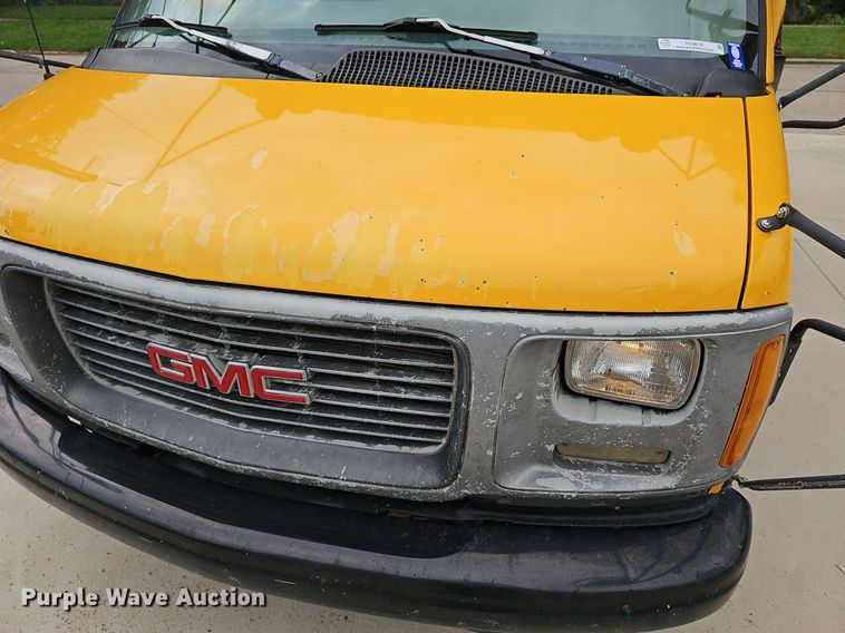 image for item NU9016 1998 GMC Savana 3500  school bus