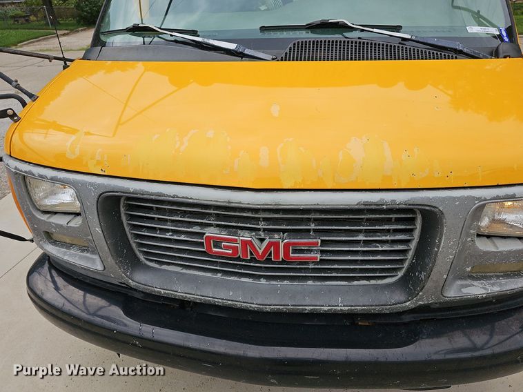image for item NU9016 1998 GMC Savana 3500  school bus