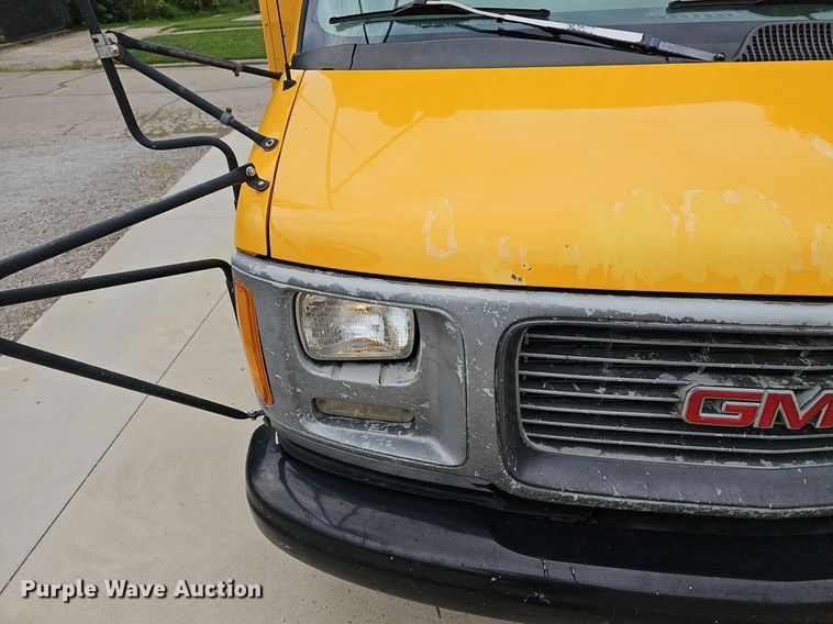 image for item NU9016 1998 GMC Savana 3500  school bus