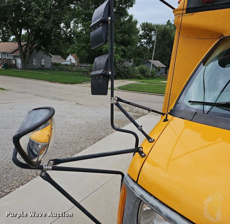 image for item NU9016 1998 GMC Savana 3500  school bus