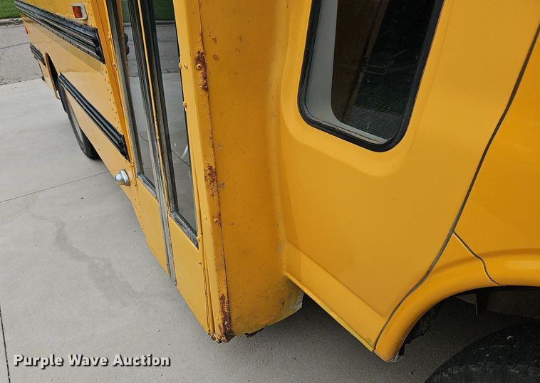 image for item NU9016 1998 GMC Savana 3500  school bus