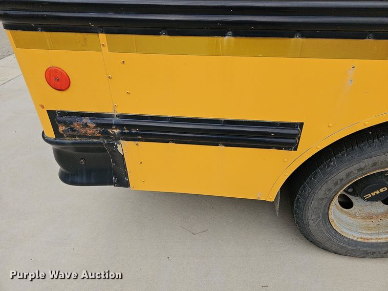 image for item NU9016 1998 GMC Savana 3500  school bus