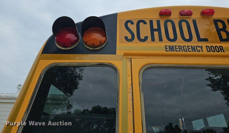 image for item NU9016 1998 GMC Savana 3500  school bus