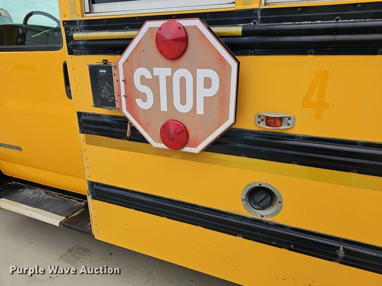 image for item NU9016 1998 GMC Savana 3500  school bus