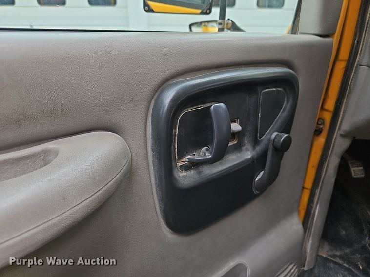 image for item NU9016 1998 GMC Savana 3500  school bus
