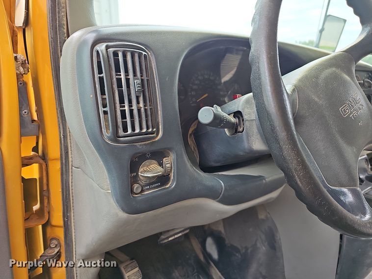 image for item NU9016 1998 GMC Savana 3500  school bus