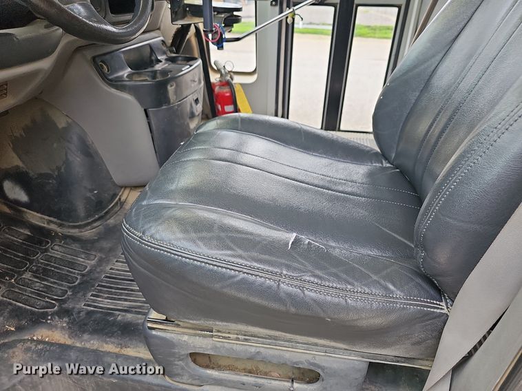 image for item NU9016 1998 GMC Savana 3500  school bus