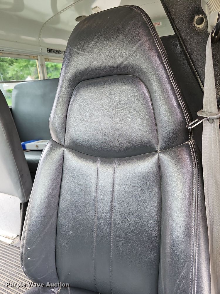 image for item NU9016 1998 GMC Savana 3500  school bus