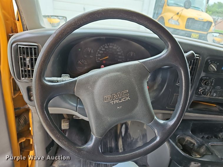 image for item NU9016 1998 GMC Savana 3500  school bus