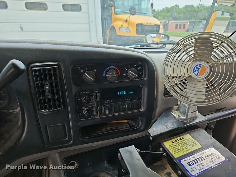 image for item NU9016 1998 GMC Savana 3500  school bus