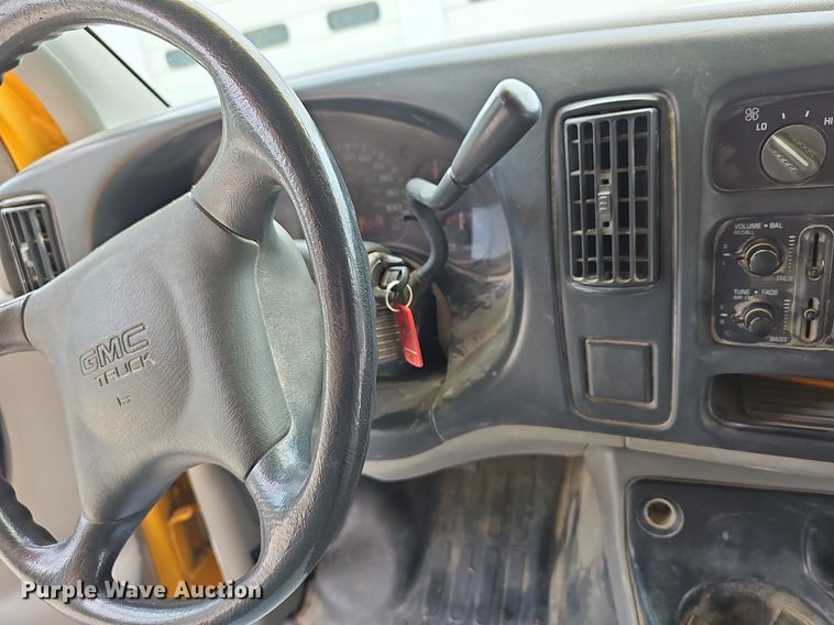 image for item NU9016 1998 GMC Savana 3500  school bus