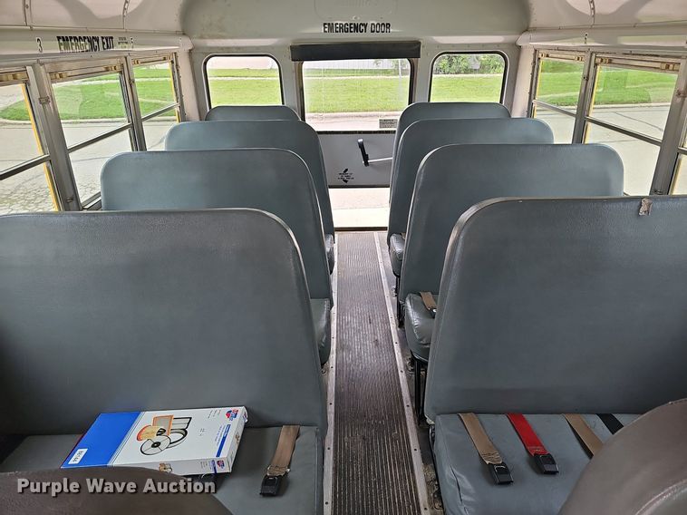 image for item NU9016 1998 GMC Savana 3500  school bus