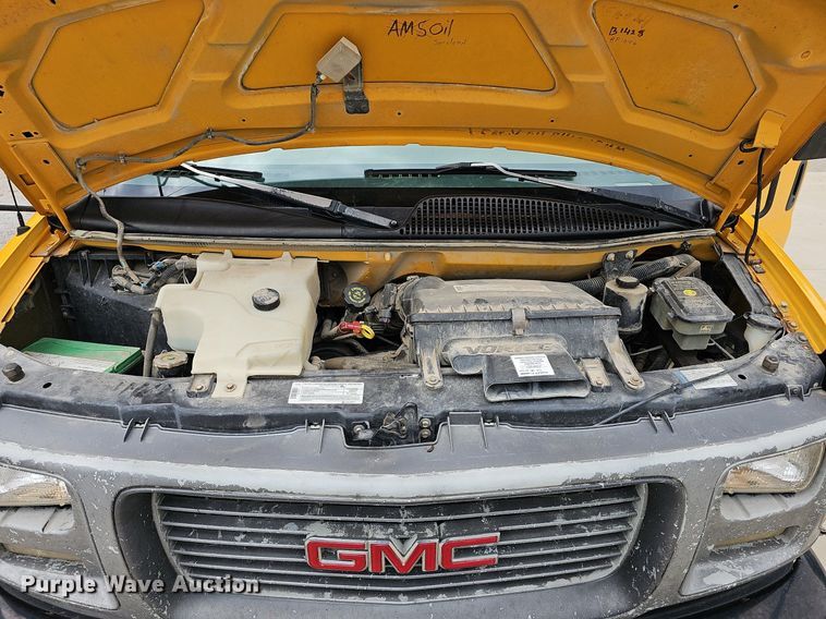 image for item NU9016 1998 GMC Savana 3500  school bus