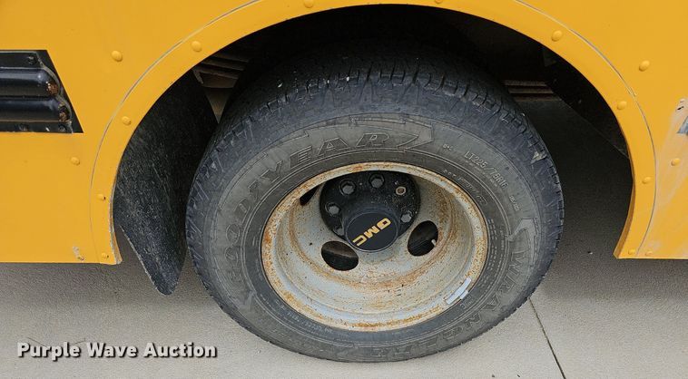 image for item NU9016 1998 GMC Savana 3500  school bus