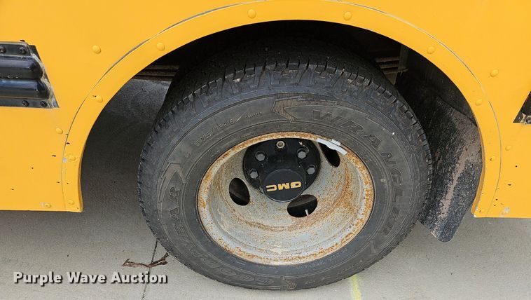 image for item NU9016 1998 GMC Savana 3500  school bus