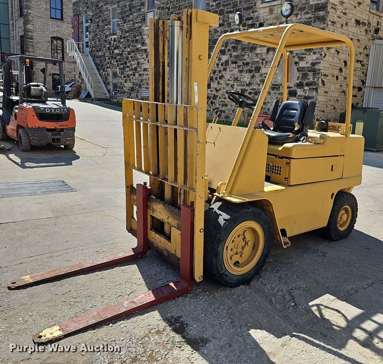 image for item NU9025 Caterpillar V60B  forklift